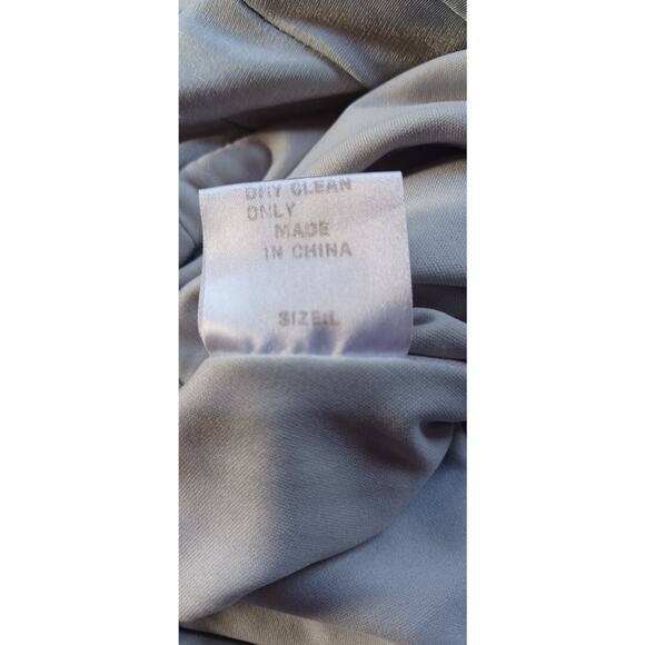 Tadashi Shoji Silver Bandage Cocktail Dress Halter V-Neck Layered Pintuck Size L - Picture 8 of 8